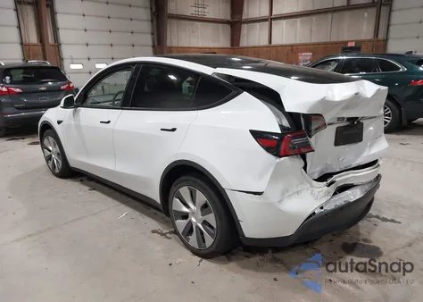 2024 Tesla Model Y Long Range Dual Motor All-Wheel Drive z USA, uszkodzony, nr VIN 7SAYGDEE0RF084333